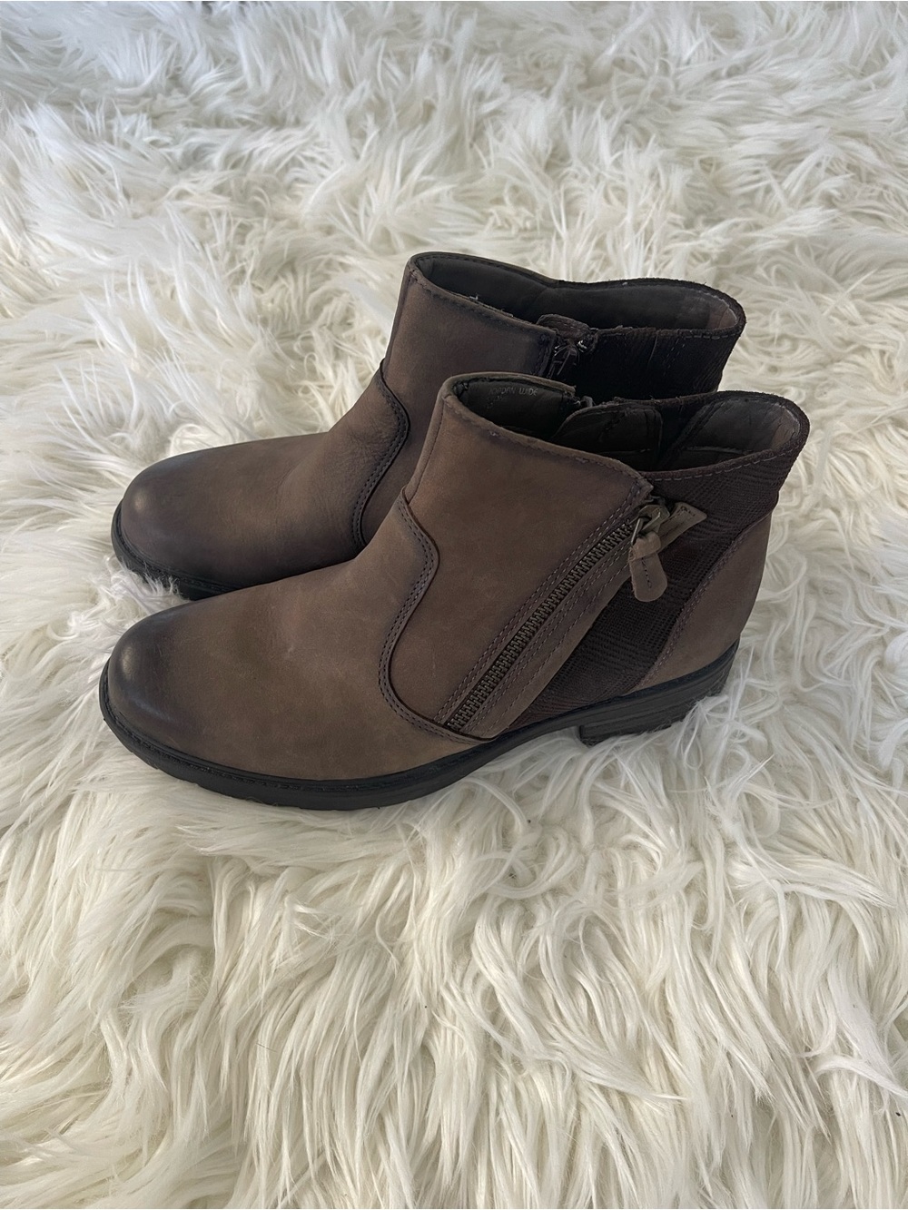 Earth Jordan Stone Brown Leather Side Zip Ankle Booties